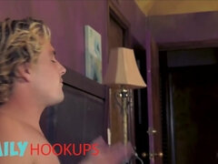 Bezaubernd, Grosser arsch, Grosse titten, Blasen, Hundestellung, Hardcore, Lecken, Zierlich