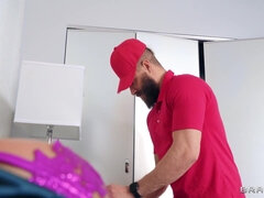 Honey Gold seduces bearded pizza boy in her bedroom