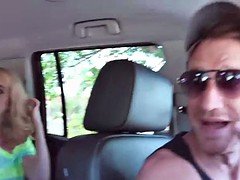 Cute blonde Kierra Daniels gets her cunt banged in the car