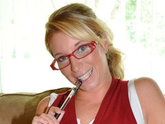 Cul, Sucer une bite, En levrette, Béant, Lunettes, Masturbation, Mère que j'aimerais baiser, Pov