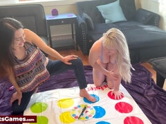 Gros seins, Blonde, Brunette brune, Hd, Lesbienne, Nue  à poil, Adolescente, Jouets
