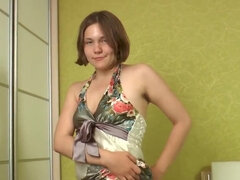 18 ans, Amateur, Nana, Brunette brune, En gros plan de très près, Doigter, Solo, Dénudage