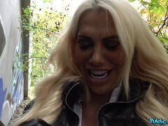 Sex affair with busty mom Tori Cummings