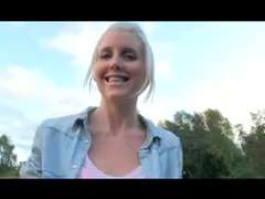 Blond, Groepseks ejactulatie, Buiten