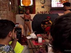 Anaal, Bondage discipline sadomasochisme, Gebondenheid, Bruinharig, Vrouw, Openbaar, Slaaf, Bekijker