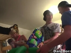 Бикини, Черные, Блондинки, Общежитие, Крошечные, Бассейн, Тощие, Сиськи