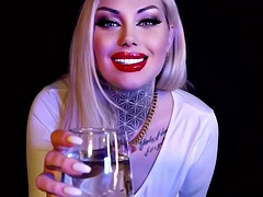 Enthousiasteling, Blond, Fetisj, Zoenen, Moeder die ik wil neuken, Alleen, Tatoeage
