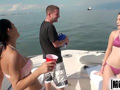 Bikini, Blasen, Frau frau mann, Party, Muschi, Schlampe, Jungendliche (18+), Flotter dreier