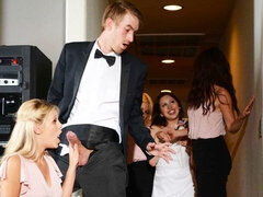 Lieveling, Grote kont, Grote lul, Pijpbeurt, Hondjeshouding, 1 man 2 vrouwen, Natuurlijke tieten, Tieten likken