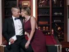 デカチン, デカパイ, 黒人, フェラチオ, ドレス, 手コキする, 巨大, 淫乱熟女