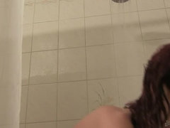 Emotionale dirne, Piercing, Tätowierung