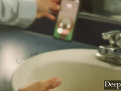 Sucer une bite, Gorge profonde, Hard, Lingerie, Mère que j'aimerais baiser, Seins naturels, Bureau, Public