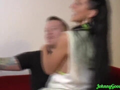 Grote mammen, Badpak, Pijpbeurt, Bruinharig, Rondborstig, Stel, Moeder die ik wil neuken, Tieten likken