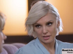 Grosse titten, Blondine, Gesichtssitzen, Lesbisch, Masturbation, Milf, Stiefmutter, Jungendliche (18+)