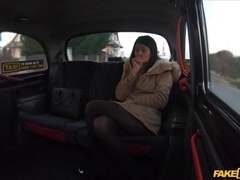 Enthousiasteling, Pijpbeurt, Bruinharig, Auto, Handbeurt, Lesbisch, Buiten, Kut duiken