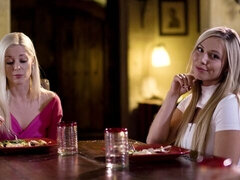 Язык в попке, Поцелуи, Лесбиянка, Лизание, Мастурбация, Киски, Стриптизерша, Втроем