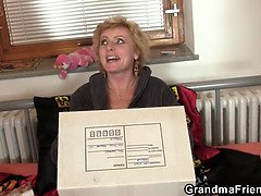 Blonde, Sucer une bite, Mamie, Mère que j'aimerais baiser, Maman, Maigrichonne, Belle mère, Plan cul à trois