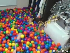 フェラチオ, 茶髪の, 大学生, イく瞬間, 学生寮, ゲーム, ラティーナ, なめる