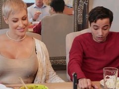 デカ尻, デカパイ, フェラチオ, 彼氏, 浮気者, カップル, 娘, 家族
