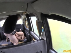Beso negro, Tetas grandes, Coche, Corridas, Estilo perrito, Corridas faciales, Al aire libre, Pov