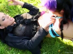 Brunette brune, Fétiche, Hd, Lesbienne, De plein air, Pisser, Jarretelles, Jouets