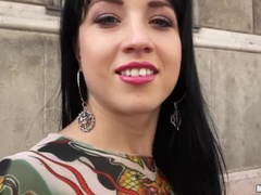 Amateur, Morena, Pareja, Dinero, Tetas naturales, Pov, Público, Tetas