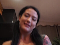 Gros cul, Grosse bite, Sucer une bite, Plantureuse, Emocore, Famille, Pov, Tatouage