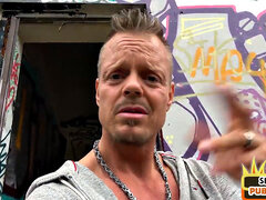 18 años, Culo, Garganta profunda, Estilo perrito, Al aire libre, Público, Puta, Adolescente