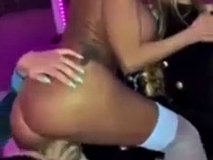 Amateur, Blonde