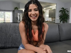 Grosse bite, Sucer une bite, Brunette brune, En levrette, Seins naturels, Maigrichonne, Adolescente, Nénés