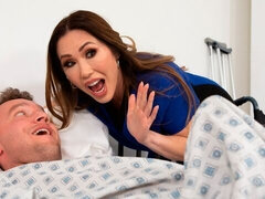 Amateur, Grosse bite, Gros seins, Sucer une bite, Mère que j'aimerais baiser, Infirmière, Tatouage, Nénés