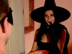 Cul, Sucer une bite, Bottes, Brunette brune, En levrette, Robe, Branlette thaïlandaise, Jarretelles