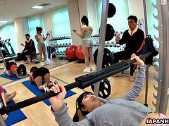 Asiatique, Sucer une bite, Éjaculation interne, Tir de sperme, Gym, Poilue, Nénés
