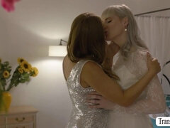 TRANSSEXUAL bride plows her obese brides maid (Raw fuckbox)