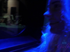 Enthousiasteling, Vingeren, Orgasme, Buiten, Gezichtspunt, Kut duiken, Spuiten, Tieten likken