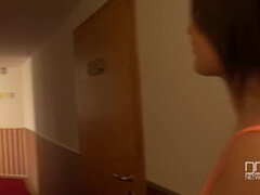 Morena, Semen en la boca, Tacones, Jeans, Lamidas, Pov, Ruso, Chupando