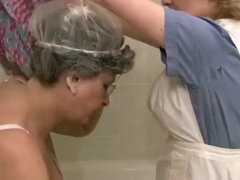 Niñera, Cuarto de baño, Gorda, Hembra, Lesbiana, Enfermera, Pequeña, Mojado