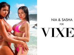 Собачьи, Поцелуи, Лесбиянка, Лизание, Мастурбация, На природе, Бассейн, Стриптизерша