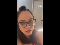 Huisgemaakt, Natuurlijk, Natuurlijke tieten, Orgasme, Mager, Rok, Kousen, Tieten likken