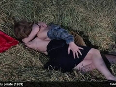 Célébrité, Érotique, Embrassement, Mère que j'aimerais baiser, Maman, Nue  à poil, Nudiste, Voyeur