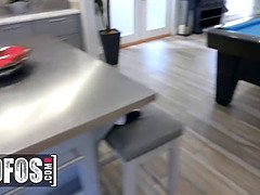 En levrette, Doigter, Branlette thaïlandaise, Mère que j'aimerais baiser, Pov, Belle mère, Plan cul à trois, Serré