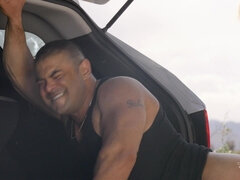 Брюнетки, В машине, Сперма на лице, Лизание жопы, Трансы, Развязные, Тату, Униформа