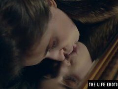 Брюнетки, Грудастые, Женщины, Каблуки, Мастурбация, Натуральные сиськи, Бритые, Соло