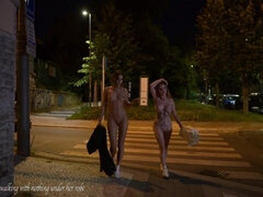 Cul, Lesbienne, Nue  à poil, Nue, De plein air, Public, Chatte, Nénés