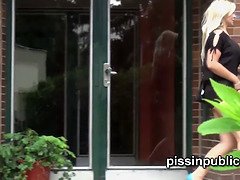 Nana, Blonde, En gros plan de très près, Hd, Pisser, Public, Fils, Sous la jupe