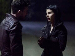 Gros cul, Sucer une bite, Brunette brune, Queue, En levrette, Maigrichonne, Tatouage, Adolescente