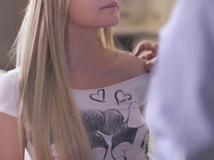 Blonde, Tchèque, Papa, Grandpère, Embrassement, Léchez, Chatte, Adolescente