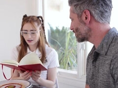 Sucer une bite, Éjaculation interne, Poilue, Actrice du porno, Rousse roux, Allumeuse, Adolescente, Nénés