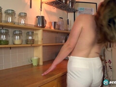 Blonde, Plantureuse, Hd, Cuisine, Masturbation, Seins naturels, Solo, Nénés