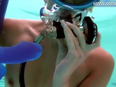 18 jaar, Kont, Pijpbeurt, Bruinharig, Hd, Hongaars, Alleen, Onderwater